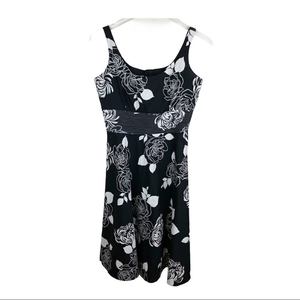 Donna Ricco Fit Flare B/W Sleeveless Floral Dress Sz 4 NWOT